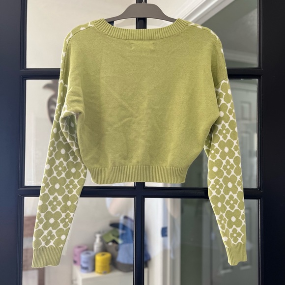 Hollister sweater - Picture 2 of 2